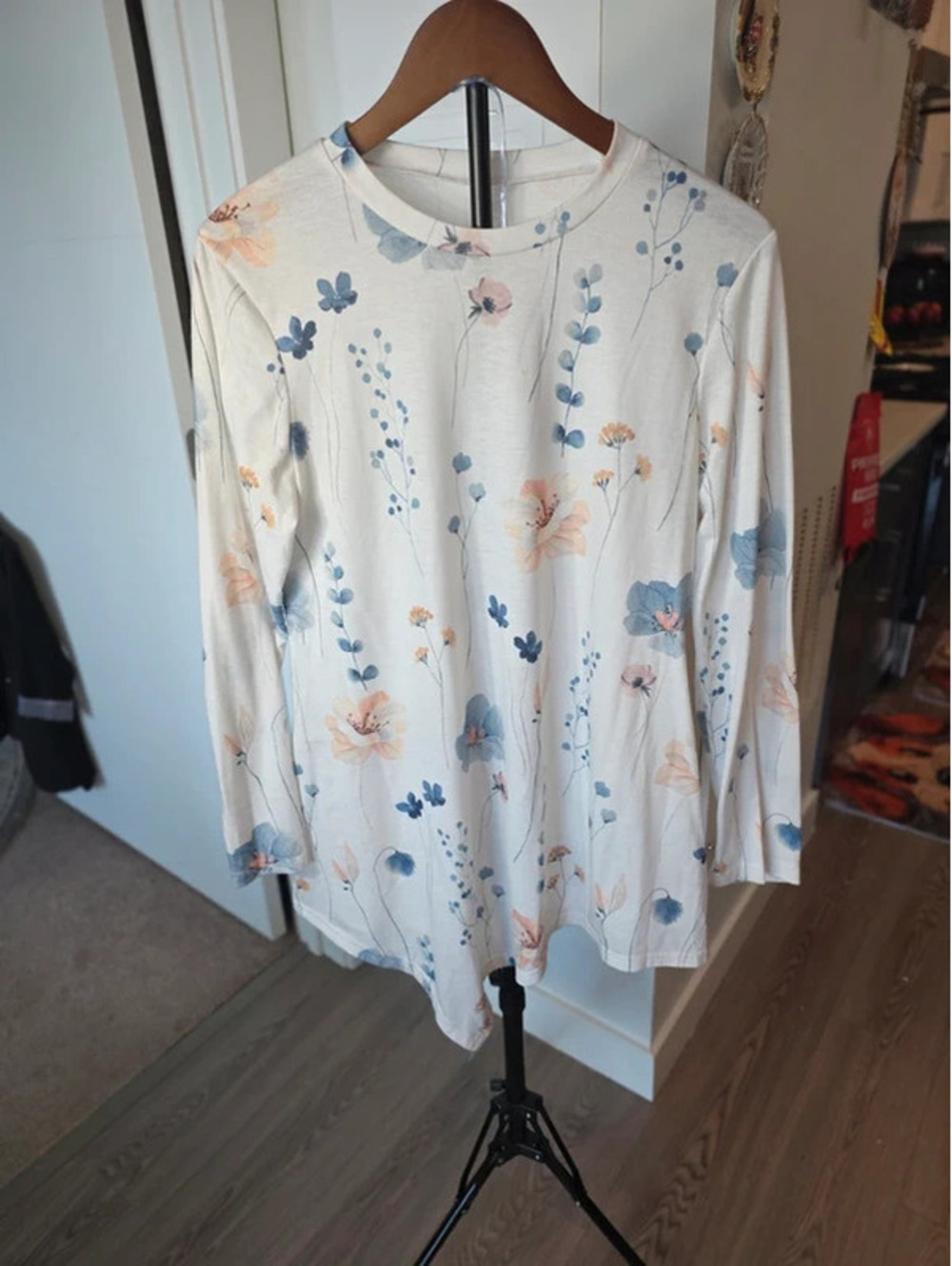Women's long sleeve top